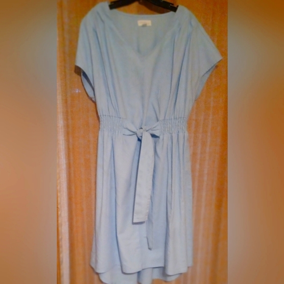 Morgan Taylor Dresses & Skirts - Morgan Taylor midi dress with attached sash. EUC
